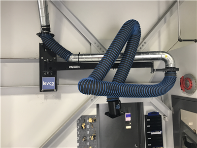 Dust extractor service garage