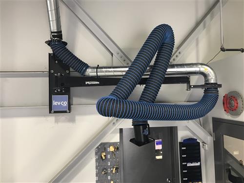 Dust extractor service garage